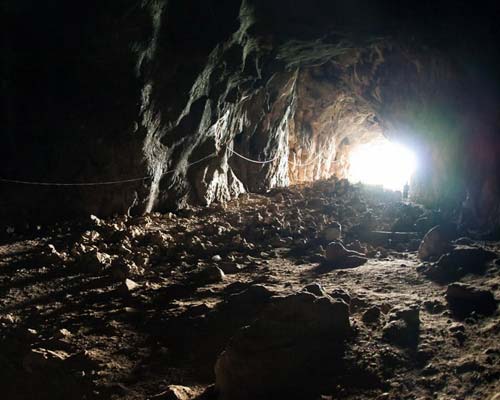 Tham Piu Cave memorial site